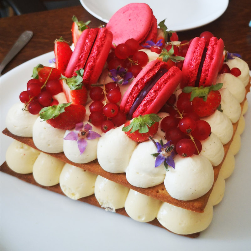 Number cake bio fruits rouges et macarons maison